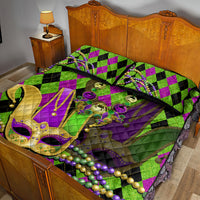 Mardi Gras 2024 Quilt Bed Set Jester Mask With Beads Colorful Version - Wonder Print Shop