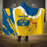 Custom Sweden Curling Hooded Blanket Konungariket Sverige Tre Kronor Grunge Style - Wonder Print Shop