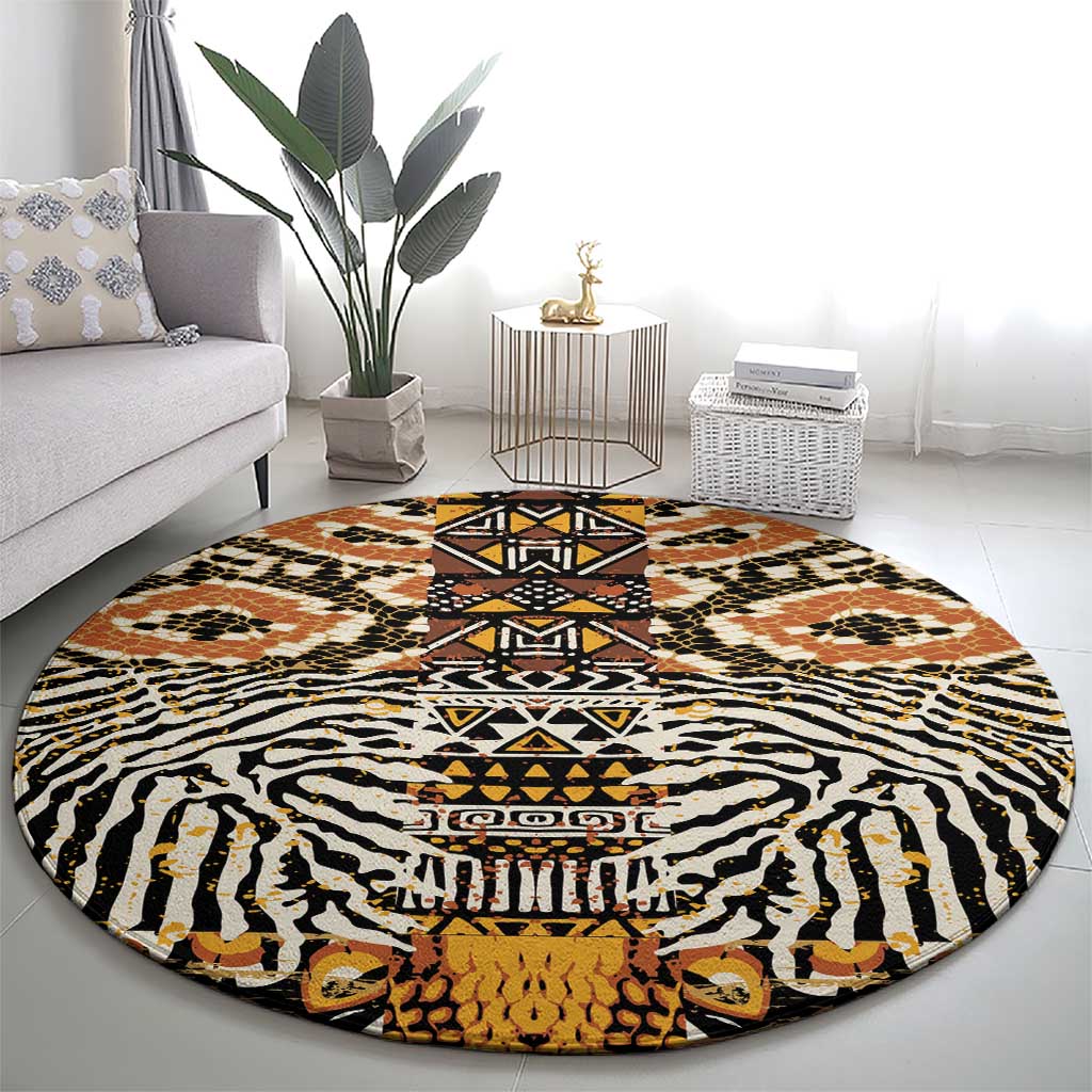African Tribal Pattern With Wild Animal Skins Round Carpet