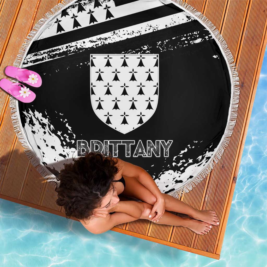 Brittany Beach Blanket Coat Of Arms With Triskelion - Grunge Style - Wonder Print Shop