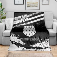 Brittany Blanket Coat Of Arms With Triskelion - Grunge Style - Wonder Print Shop