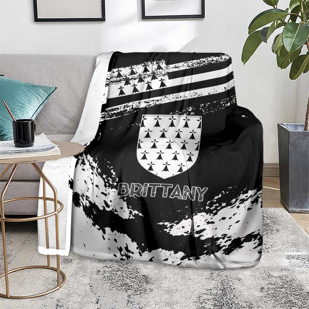 Brittany Blanket Coat Of Arms With Triskelion - Grunge Style - Wonder Print Shop