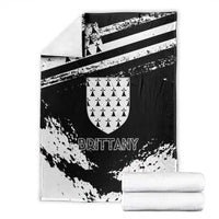 Brittany Blanket Coat Of Arms With Triskelion - Grunge Style - Wonder Print Shop