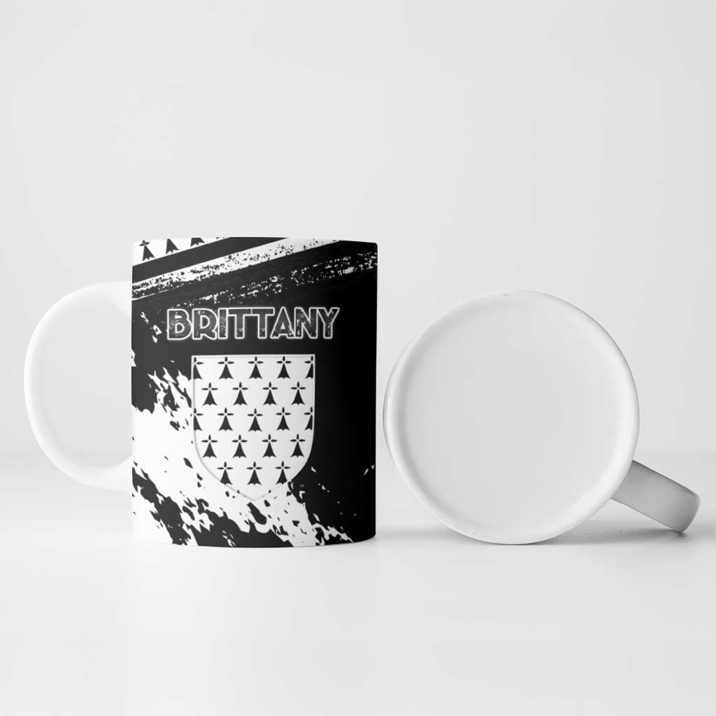 Personalized Brittany Ceramic Mug Coat Of Arms With Triskelion - Grunge Style - Wonder Print Shop