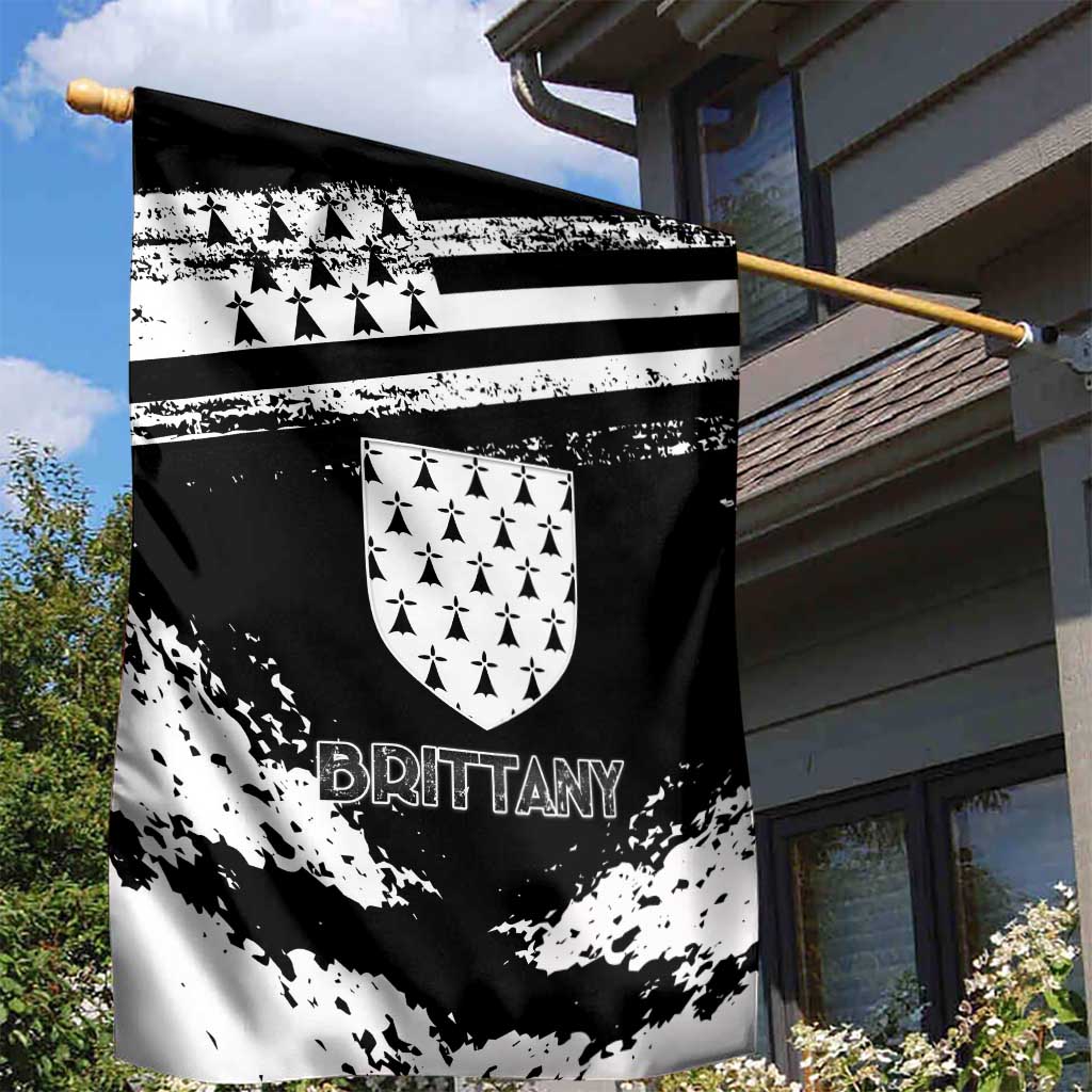 Brittany Garden Flag Coat Of Arms With Triskelion - Grunge Style - Wonder Print Shop