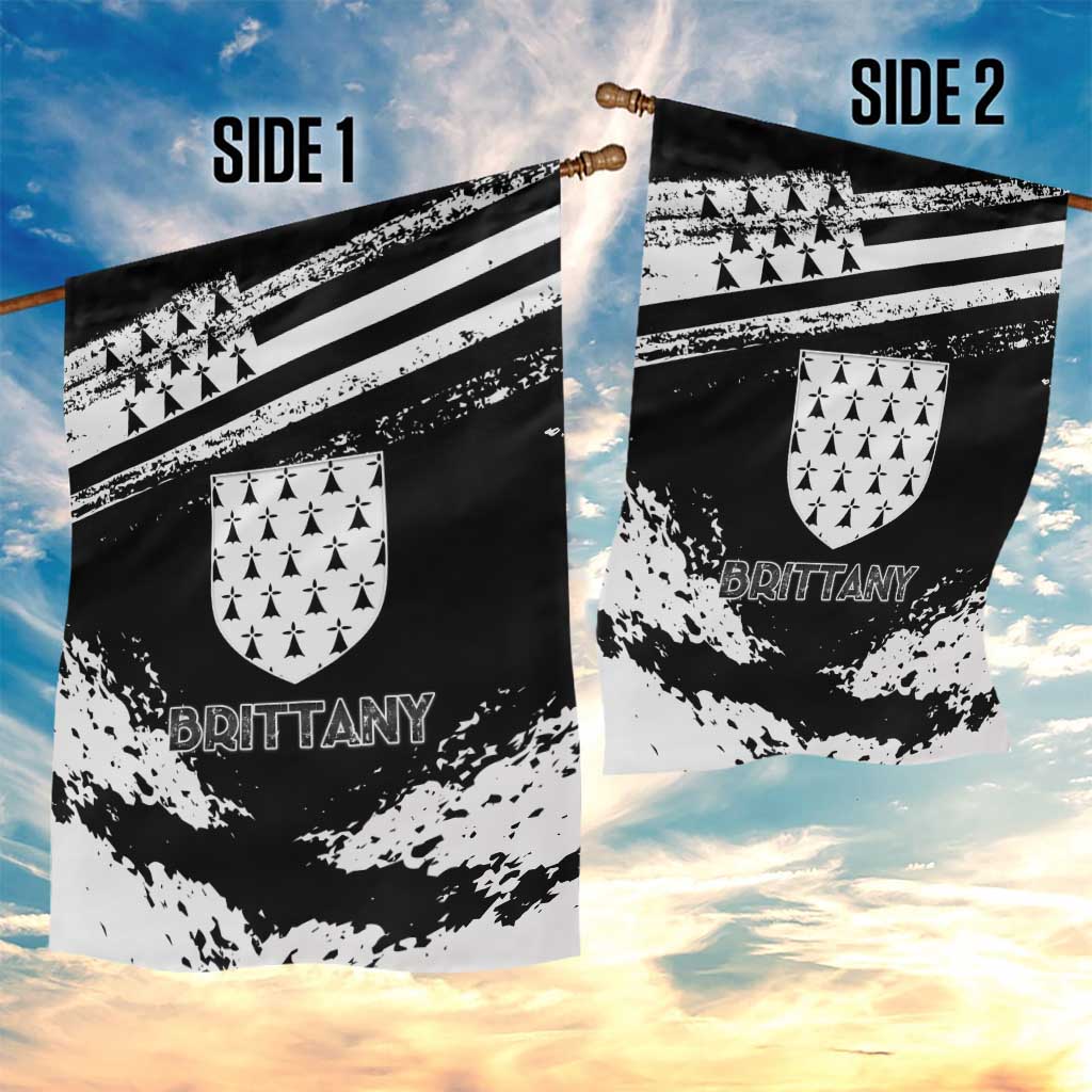 Brittany Garden Flag Coat Of Arms With Triskelion - Grunge Style - Wonder Print Shop