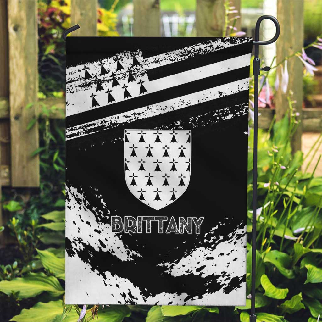 Brittany Garden Flag Coat Of Arms With Triskelion - Grunge Style - Wonder Print Shop