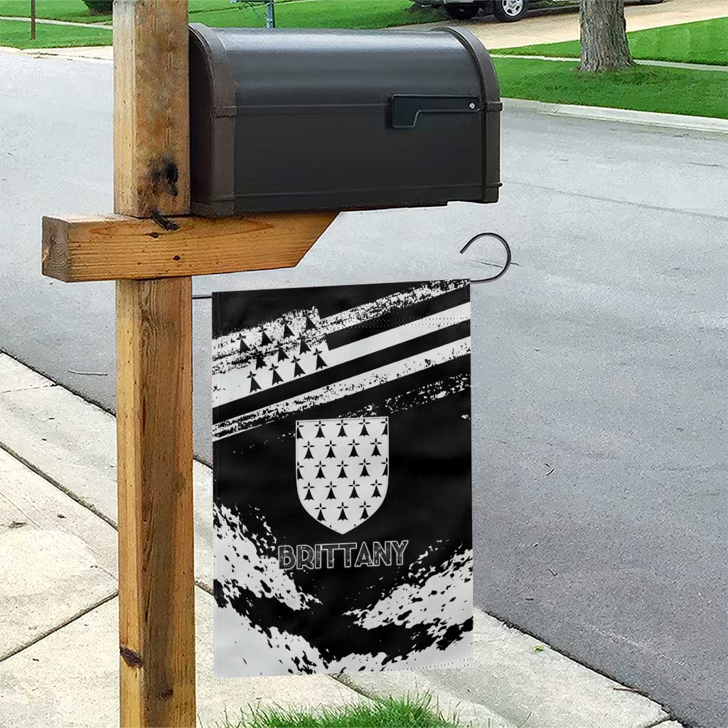 Brittany Garden Flag Coat Of Arms With Triskelion - Grunge Style - Wonder Print Shop