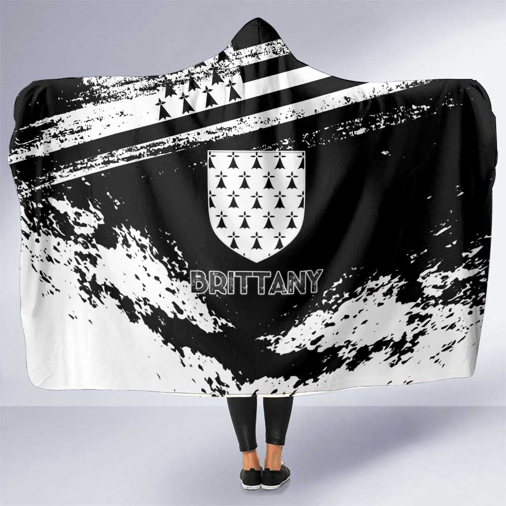 Brittany Hooded Blanket Coat Of Arms With Triskelion - Grunge Style - Wonder Print Shop