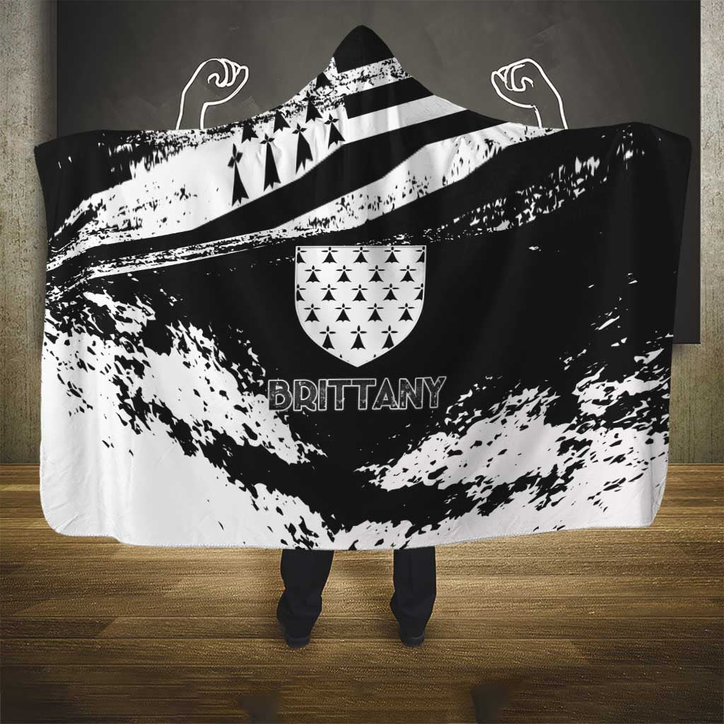Brittany Hooded Blanket Coat Of Arms With Triskelion - Grunge Style - Wonder Print Shop
