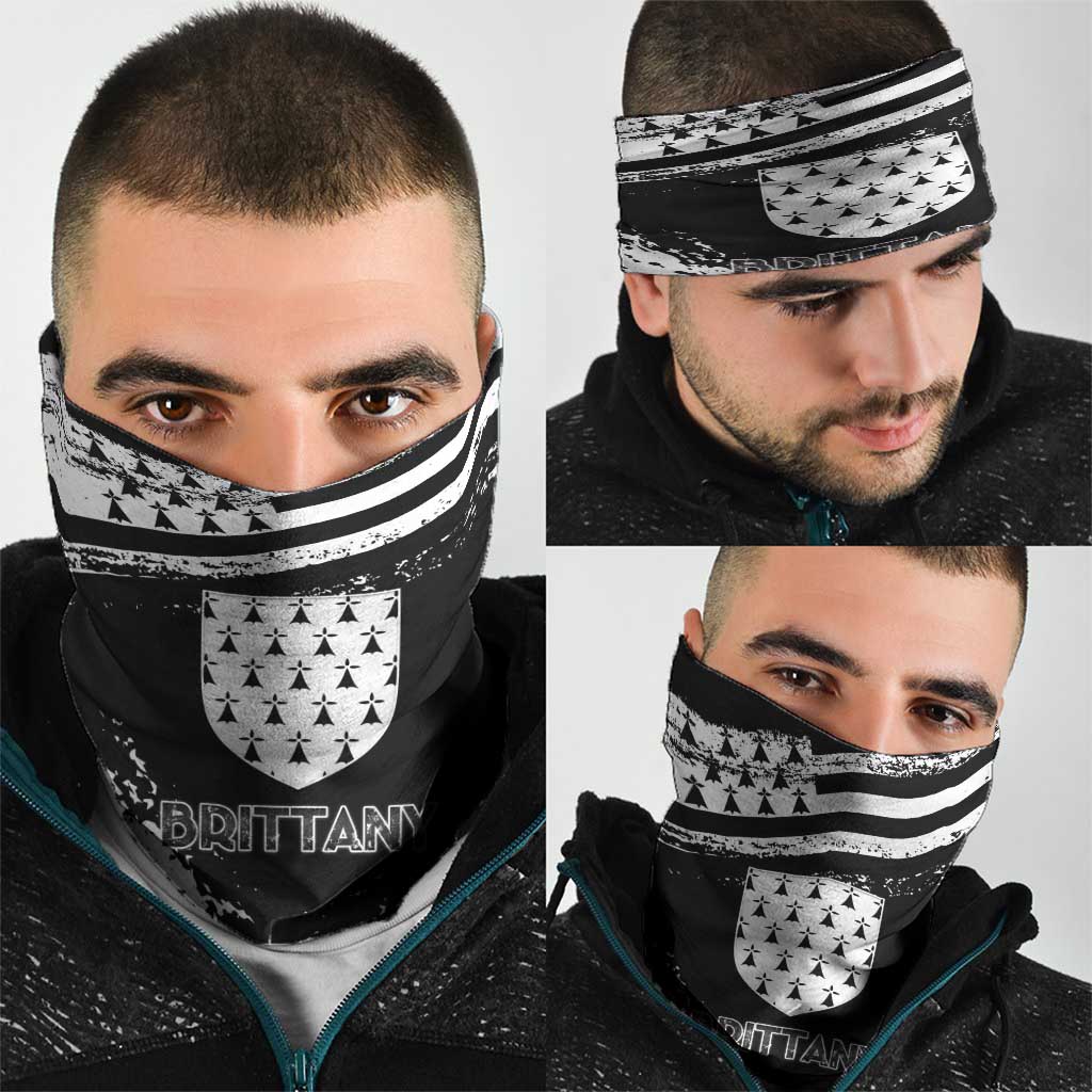 Brittany Neck Gaiter Coat Of Arms With Triskelion - Grunge Style - Wonder Print Shop