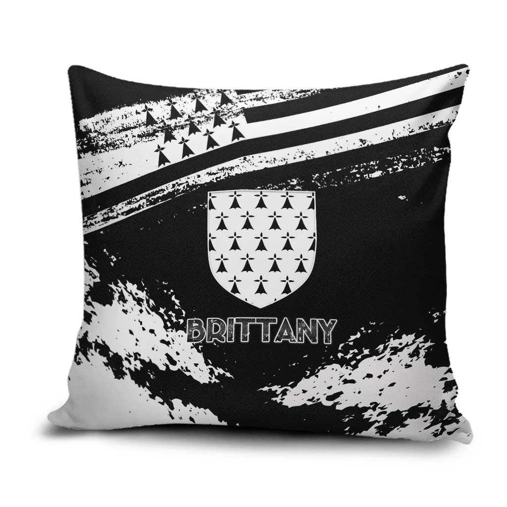 Brittany Pillow Cover Coat Of Arms With Triskelion - Grunge Style - Wonder Print Shop