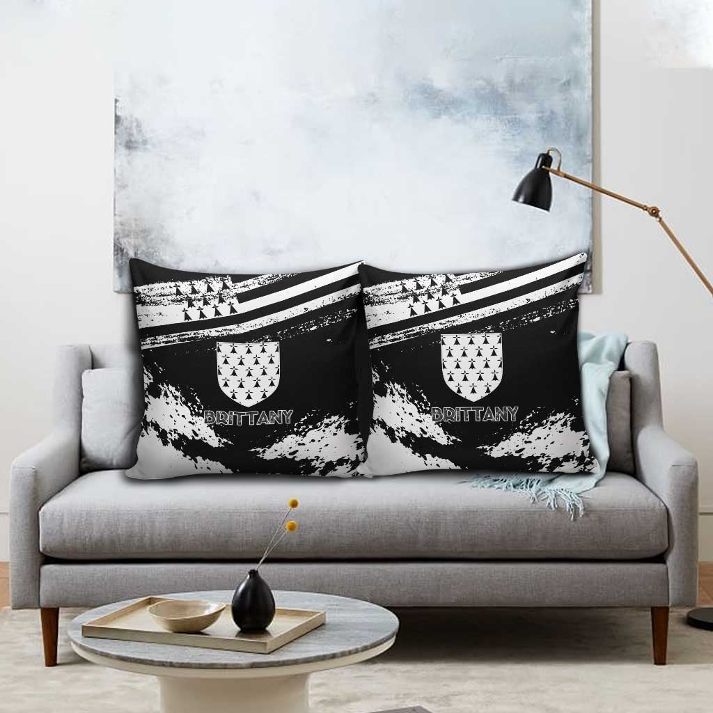 Brittany Pillow Cover Coat Of Arms With Triskelion - Grunge Style - Wonder Print Shop