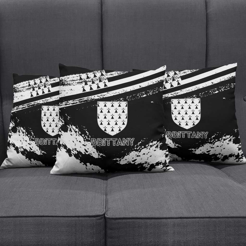 Brittany Pillow Cover Coat Of Arms With Triskelion - Grunge Style - Wonder Print Shop