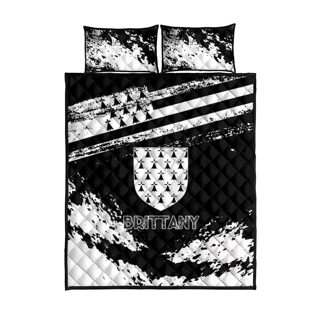 Brittany Quilt Bed Set Coat Of Arms With Triskelion - Grunge Style - Wonder Print Shop
