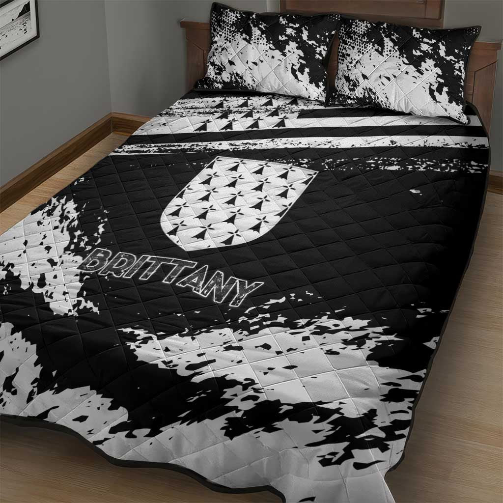 Brittany Quilt Bed Set Coat Of Arms With Triskelion - Grunge Style - Wonder Print Shop