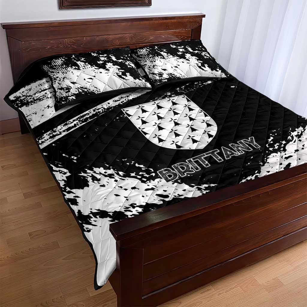 Brittany Quilt Bed Set Coat Of Arms With Triskelion - Grunge Style - Wonder Print Shop