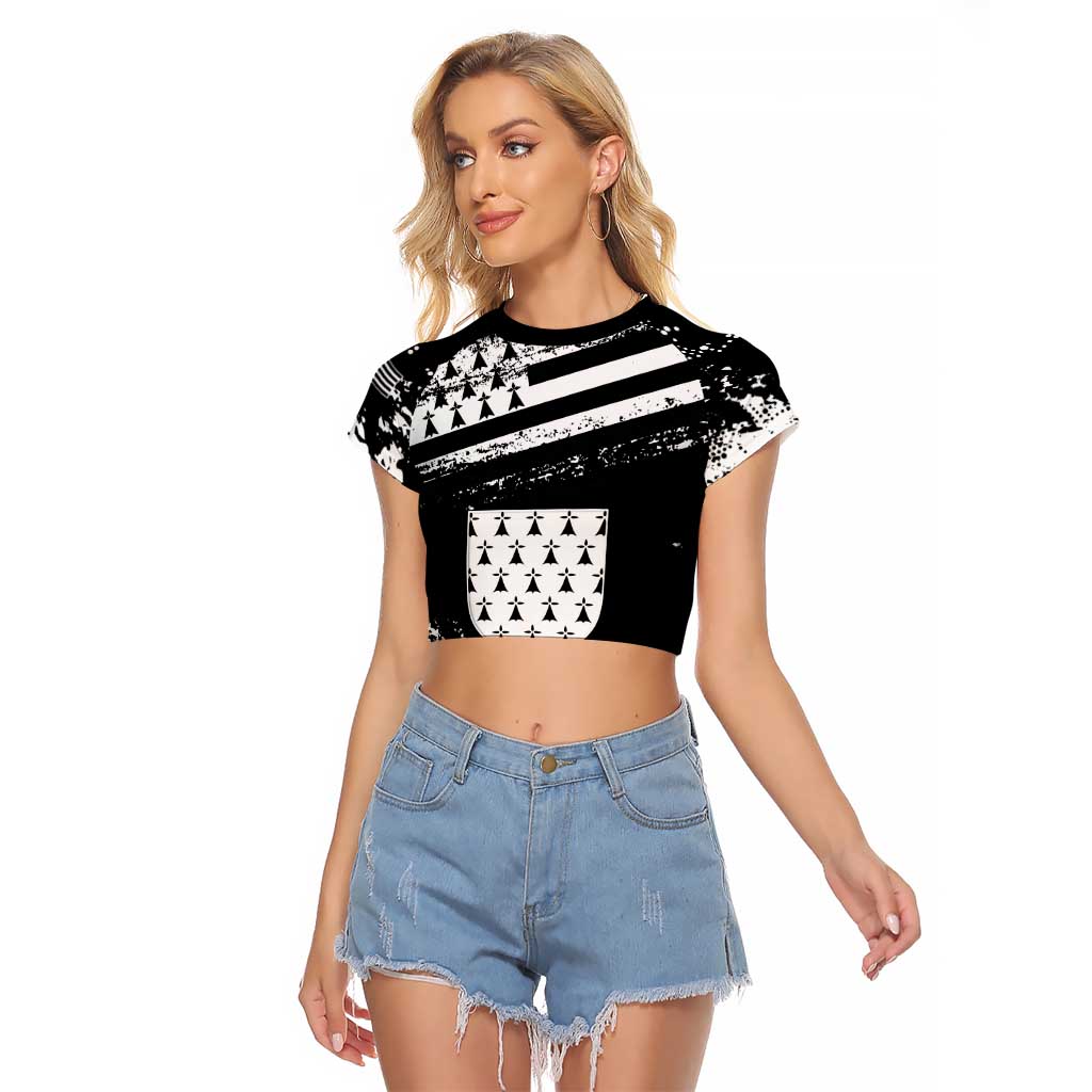 Personalized Brittany Raglan Cropped T Shirt Coat Of Arms With Triskelion - Grunge Style - Wonder Print Shop