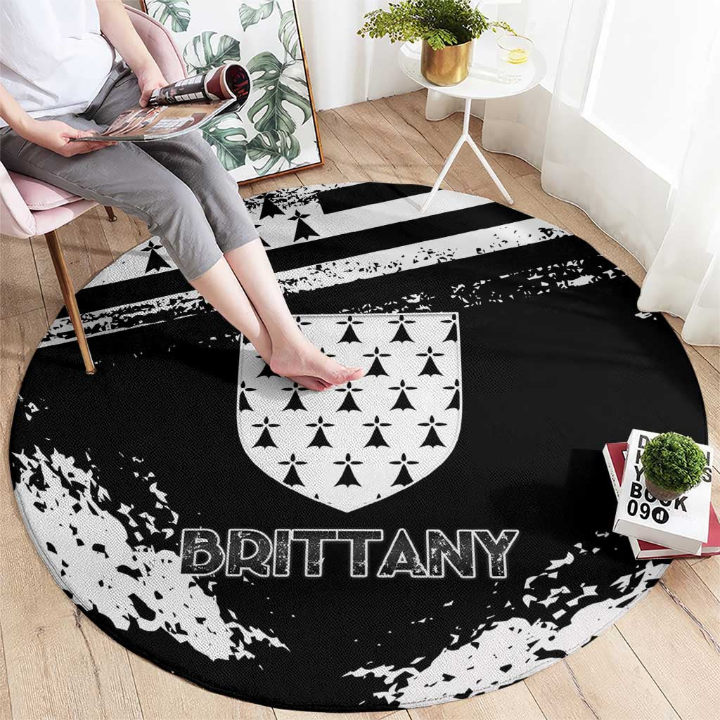 Brittany Round Carpet Coat Of Arms With Triskelion - Grunge Style - Wonder Print Shop