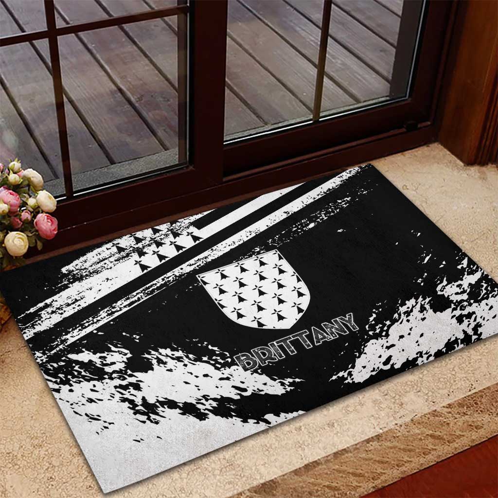 Brittany Rubber Doormat Coat Of Arms With Triskelion - Grunge Style - Wonder Print Shop