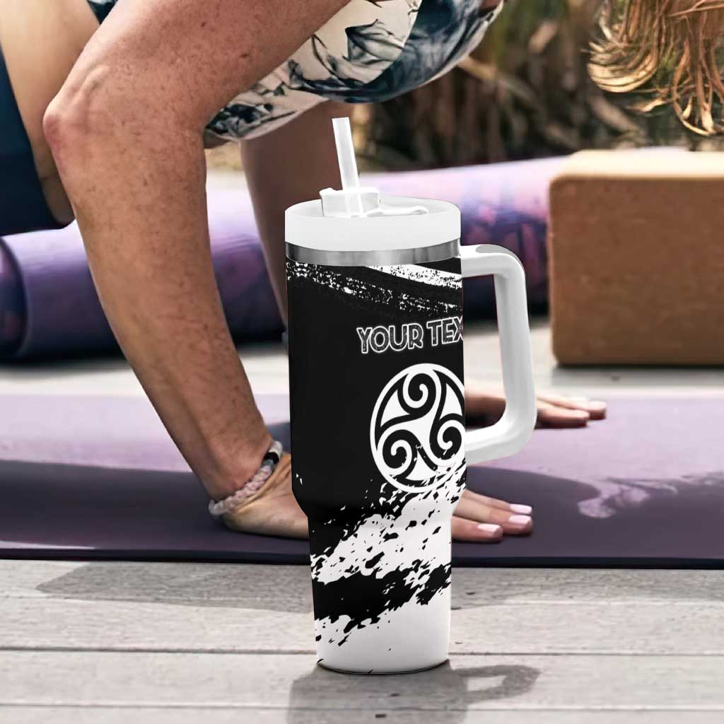 Personalized Brittany Tumbler With Handle Coat Of Arms With Triskelion - Grunge Style - Wonder Print Shop