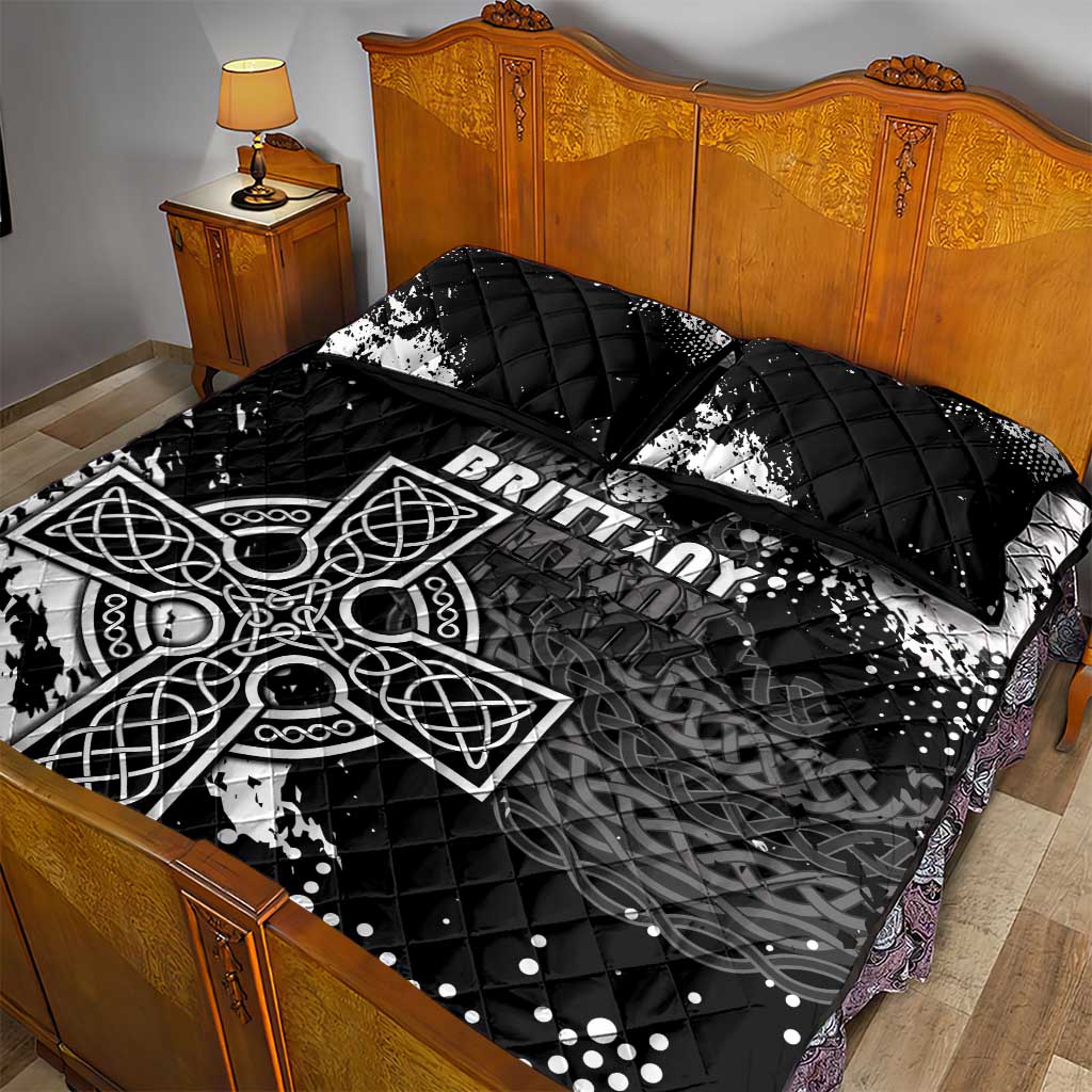 Brittany Celtic Cross Quilt Bed Set With Celtic Knotwork - Wonder Print Shop