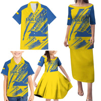 Custom Ukraine Football Family Matching Puletasi and Hawaiian Shirt Blue And Yellow Grunge Style - Wonder Print Shop
