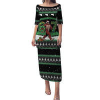 Funny Bigfoot 67 Six Seven Christmas Puletasi Squatching Through The Snow - Wonder Print Shop