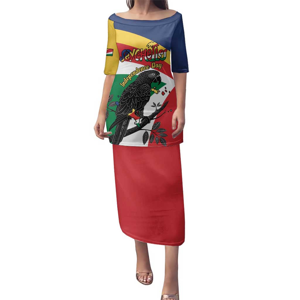 Personalized Seychelles Independence Day Family Matching Puletasi and Hawaiian Shirt Coat Of Arms Black Parrot