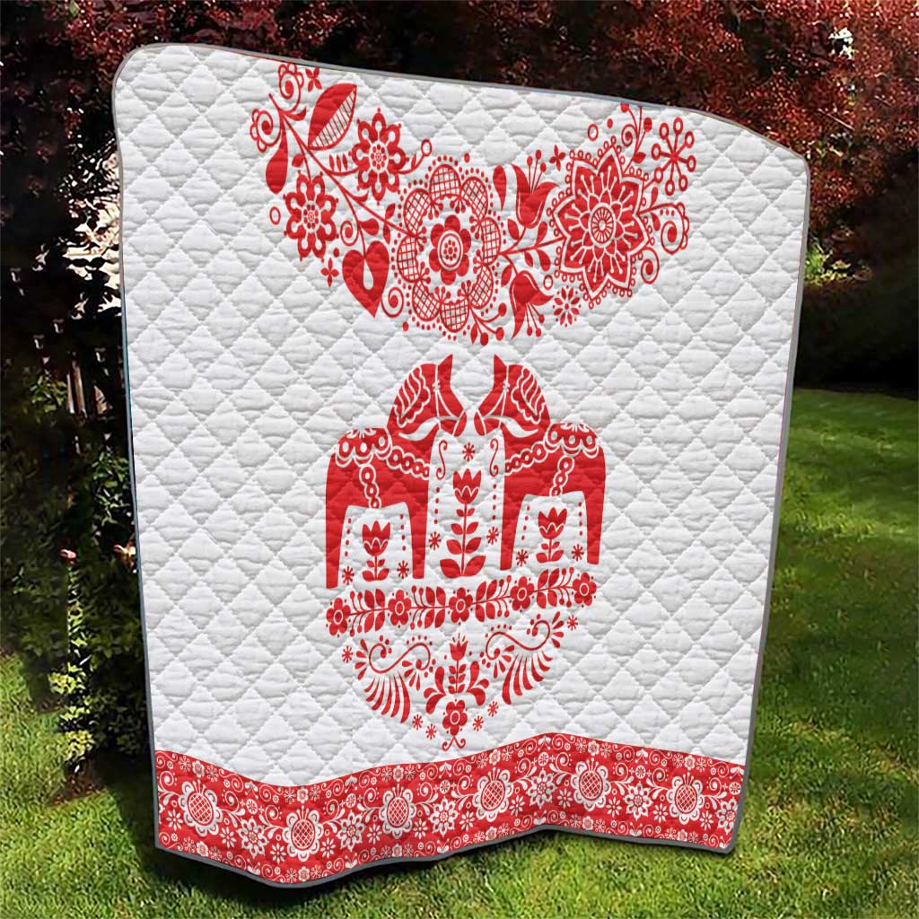 Sweden Daleclarian Horse Quilt Floral Folk Pattern White Version