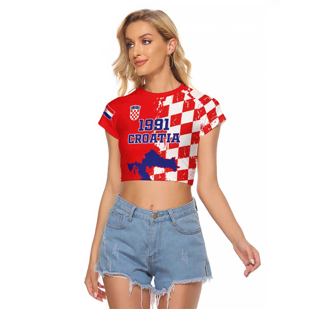 Custom Croatia Independence Day Raglan Cropped T Shirt Grunge Checkerboard Patterns With Map - Wonder Print Shop