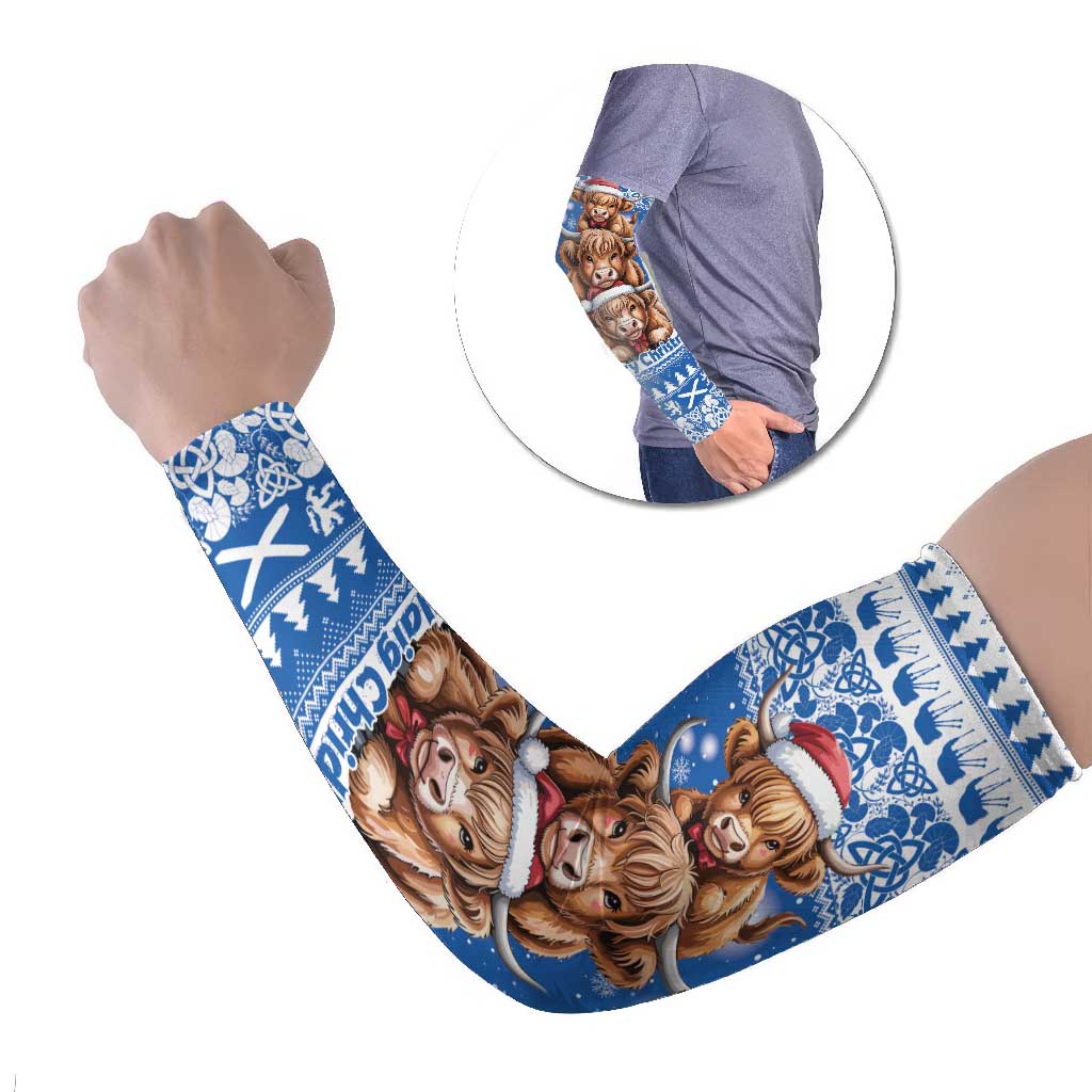 Scotland Highland Cow Christmas Arm Sleeves Nollaig Chridheil Blue Winter - Wonder Print Shop