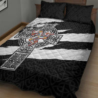Isle of Man Celtic Cross Quilt Bed Set Triskelion Emblem - Wonder Print Shop