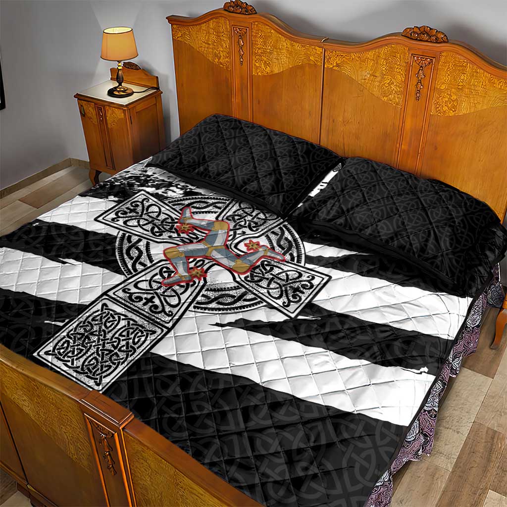 Isle of Man Celtic Cross Quilt Bed Set Triskelion Emblem - Wonder Print Shop