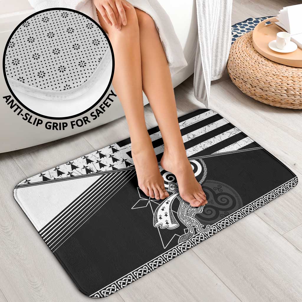 Brittany Ermine Celtic Bathroom Set Black Celtic Triskels - Wonder Print Shop
