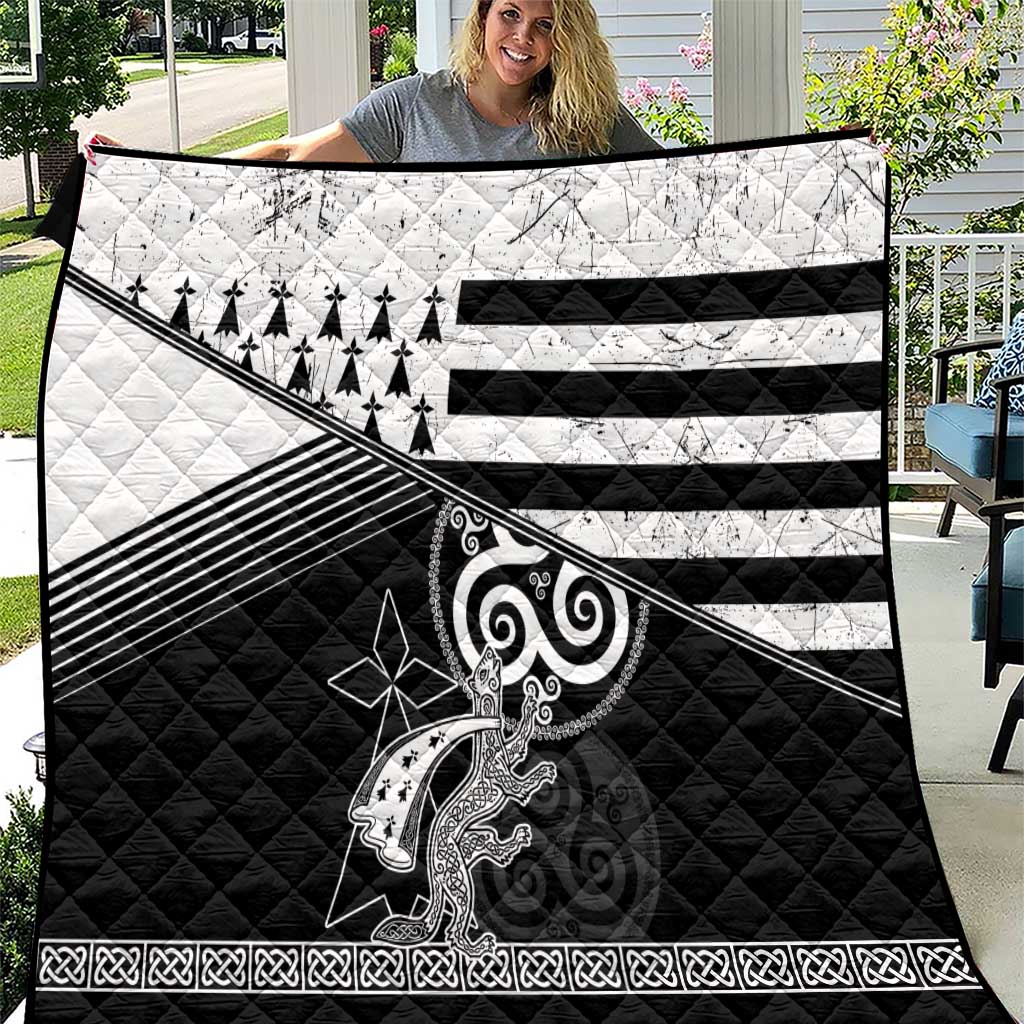 Brittany Ermine Celtic Quilt Black Celtic Triskels - Wonder Print Shop