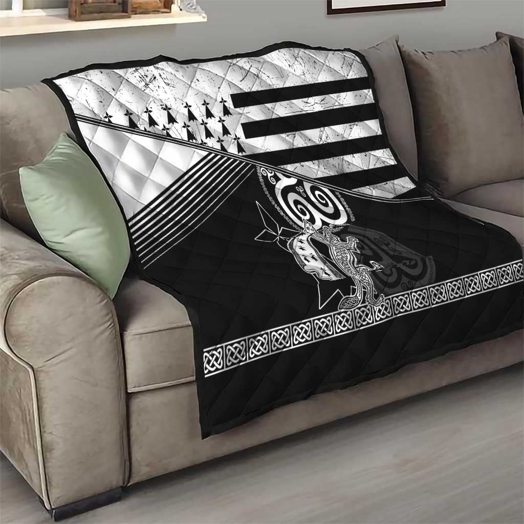 Brittany Ermine Celtic Quilt Black Celtic Triskels - Wonder Print Shop