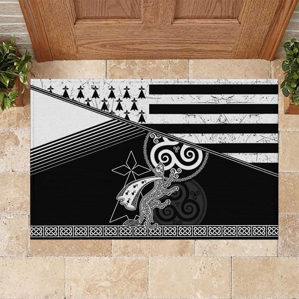 Brittany Ermine Celtic Rubber Doormat Black Celtic Triskels - Wonder Print Shop