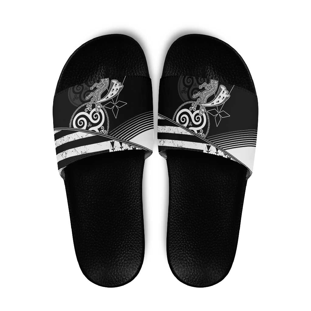 Brittany Ermine Celtic Slide Sandals Black Celtic Triskels - Wonder Print Shop
