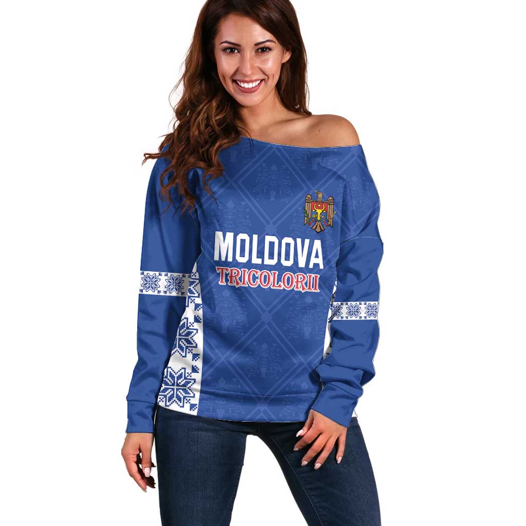 Custom Moldova Football Off Shoulder Sweater Tricolorii Tree Of Life Blue Version - Wonder Print Shop