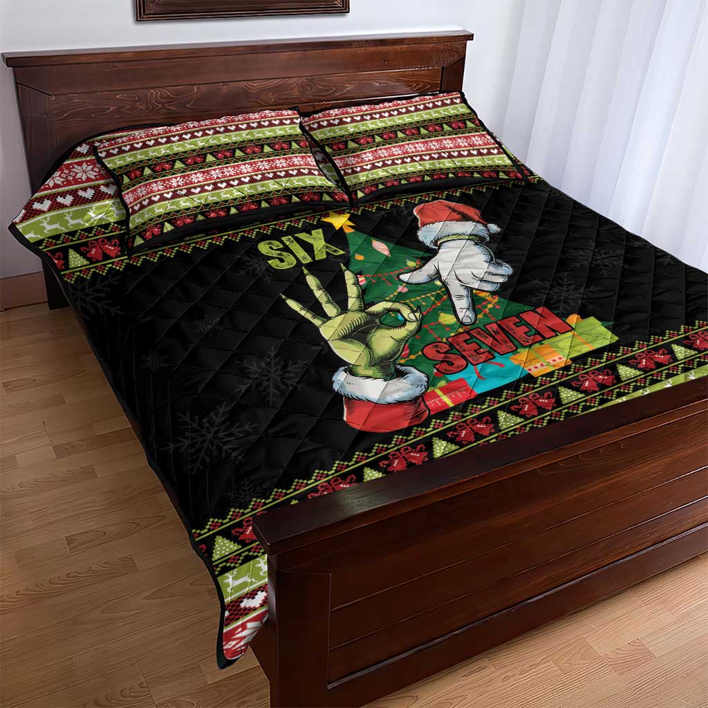 Six Seven Christmas Quilt Bed Set Funny Santa and Green Hands - Wonder Print Shop