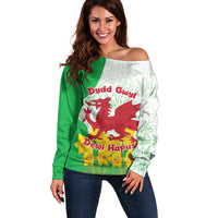 Saint David’s Day Welsh Dragon Off Shoulder Sweater Dydd Gwyl Dewi Hapus - Wonder Print Shop