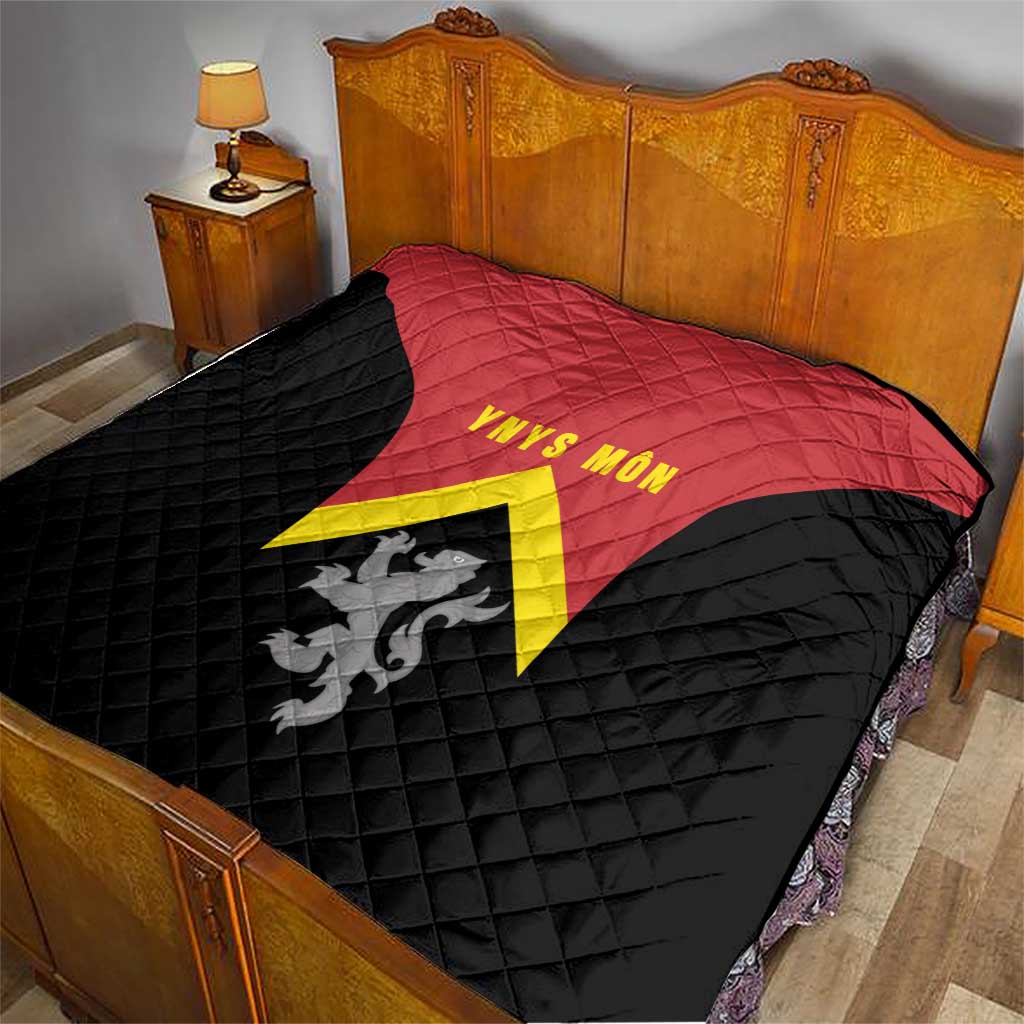 Anglesey Wales Quilt Ynys Mon Welsh Lion Flag Design - Wonder Print Shop