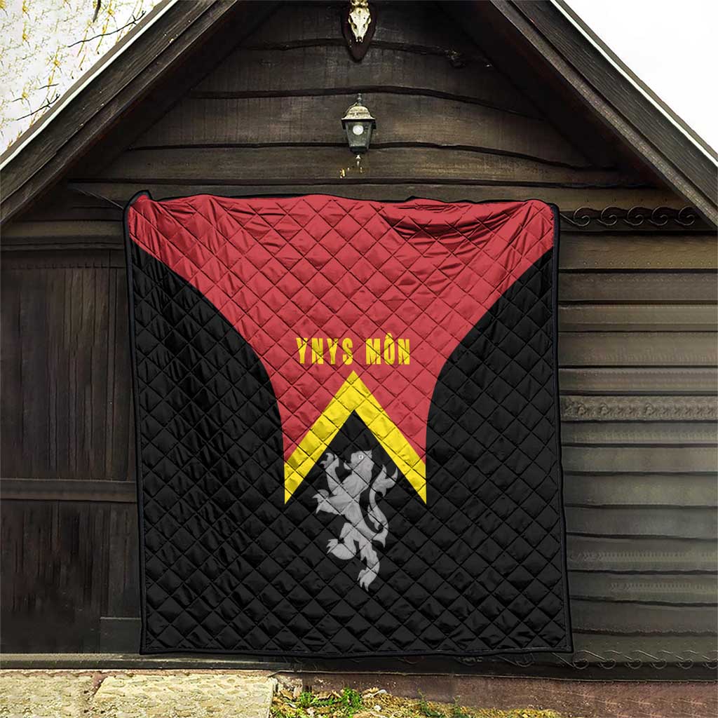 Anglesey Wales Quilt Ynys Mon Welsh Lion Flag Design - Wonder Print Shop