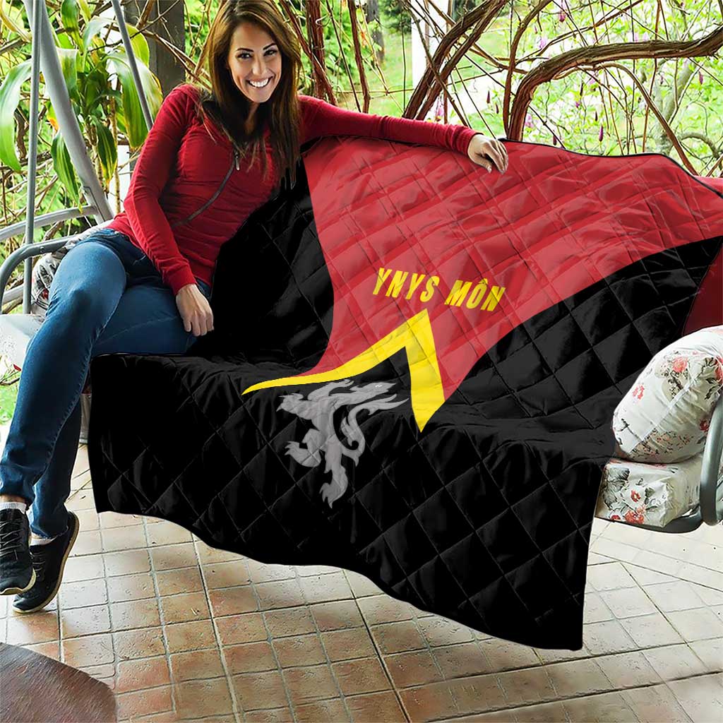 Anglesey Wales Quilt Ynys Mon Welsh Lion Flag Design - Wonder Print Shop