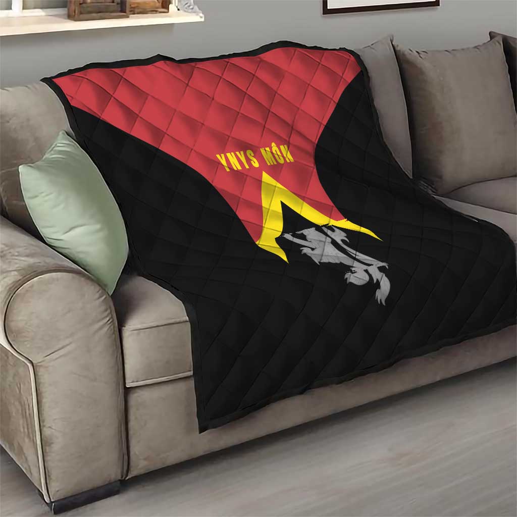 Anglesey Wales Quilt Ynys Mon Welsh Lion Flag Design - Wonder Print Shop