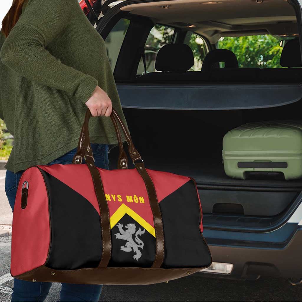 Anglesey Wales Travel Bag Ynys Mon Welsh Lion Flag Design - Wonder Print Shop