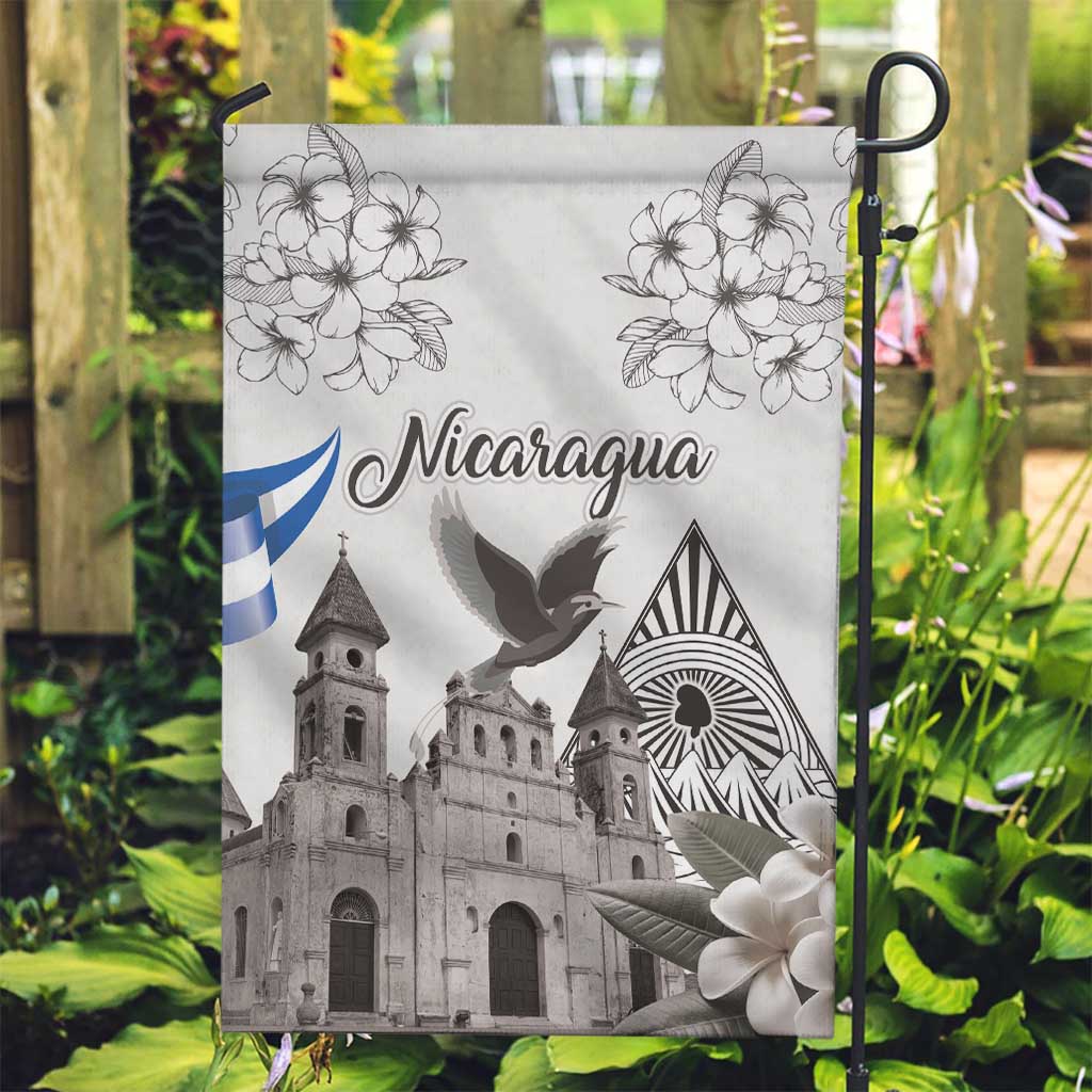 Nicaragua Leon Cathedral Garden Flag Motmot with Plumeria Style - Wonder Print Shop