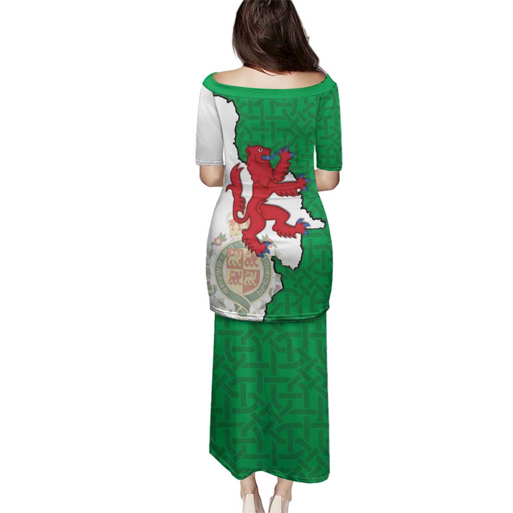 Montgomeryshire Wales Family Matching Puletasi and Hawaiian Shirt Map and Emblem Celtic Style - Wonder Print Shop