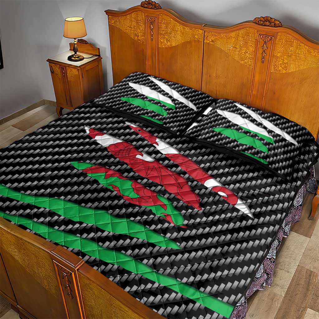 Wales Beast Quilt Bed Set Ripped Flag Graphic - Wonder Print Shop